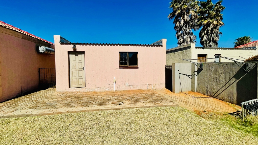 2 Bedroom Property for Sale in Flamwood North West